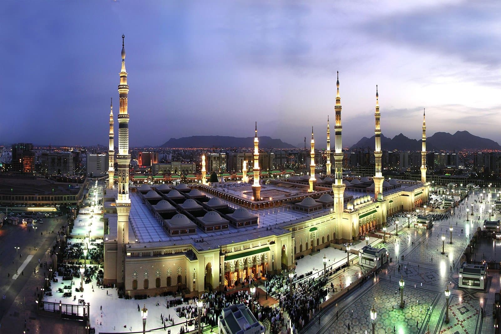Modern Riyadh: Art, Shopping & Skyline Views